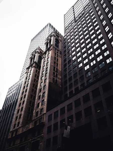 Vertikal Låg Vinkel Skott Höga Skyskrapor New York — Stockfoto