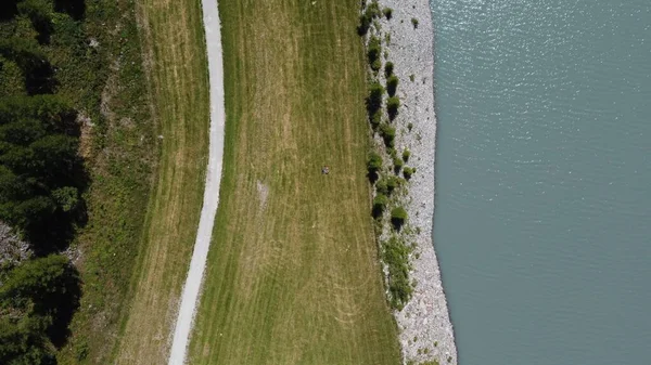 Dron Zdjęcie Alpejskie Jezioro Drogi — Zdjęcie stockowe