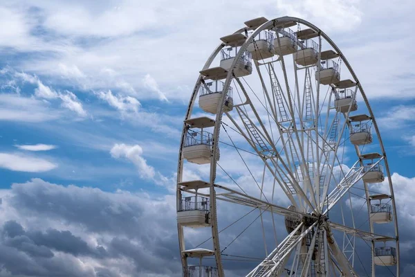 Pariserhjulet Scarborough Södra Vik Havet Mot Molnig Himmel — Stockfoto