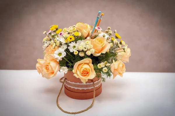 Närbild Bild Bild Vacker Bukett Blommor Den Grå Bakgrunden — Stockfoto
