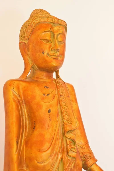 佛神手工雕塑品的垂直特写 — 图库照片