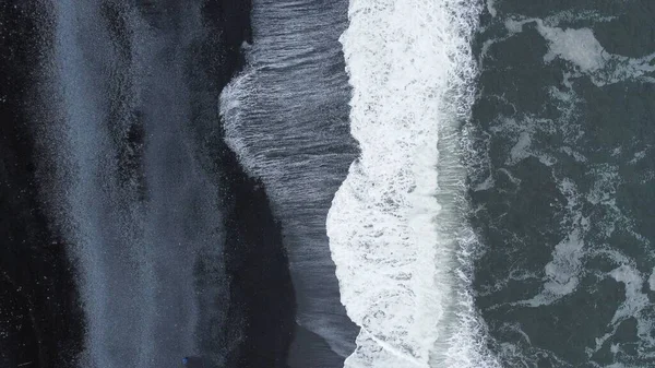 Aerial Grayscale Big Wave Splash Reynisfjara Beach Iceland — Stock Photo, Image