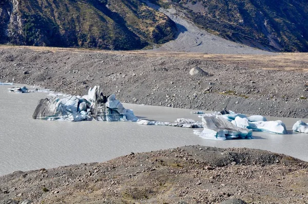 Malé Ledovce Plovoucí Jezeře Tasman Ledovce Novém Zélandu — Stock fotografie