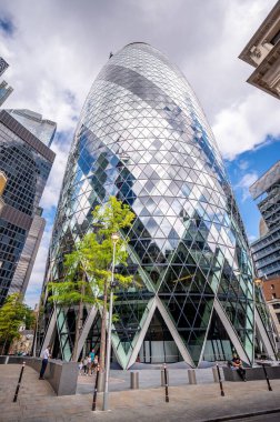 Londra, İngiltere - 25 Ağustos 2022: 30 St Mary Axe 'de gökdelen, aynı zamanda Gherkin olarak da bilinir - Londra iş bölgesinde bir Iconic binası.
