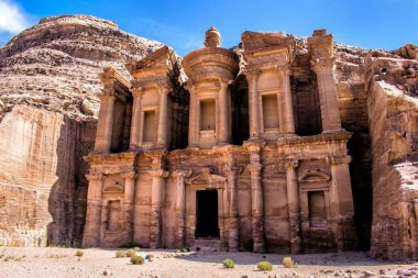 Petra, Ürdün 'de güzel bir manastır fotoğrafı.