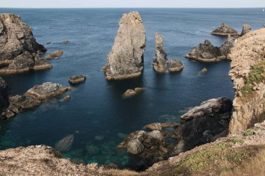 Belle Ile en Mer adasının ünlü yerleri, Port-Coton Needles ve uçurumları