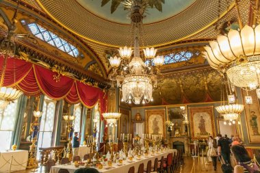 Brighton 'daki Royal Pavilion' daki ziyafet salonu.