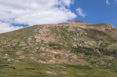 Amerika Birleşik Devletleri, Colorado 'daki Rocky Dağları' nın gündüz manzarası.