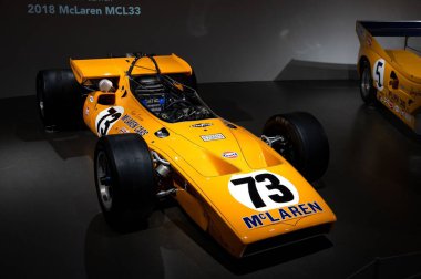 Indianapolis 'ten klasik sarı yarış arabası. 500 yarış 1970 McLaren M15A.