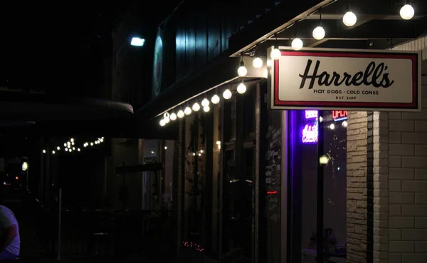 Ein Rechteckiges Hot Dog Ladenschild Mit Lichterkette Oben Abend — Stockfoto