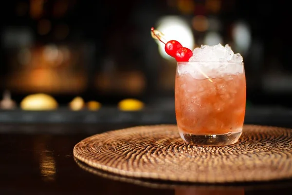 Närbild Läcker Uppfriskande Cocktail Bardisk — Stockfoto