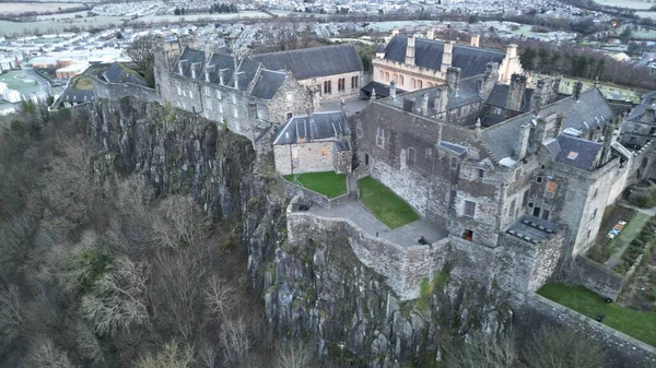 Flygbild Historisk Stirling Slott Stirling Skottland Kullen Med Stadsbild Bakgrunden — Stockfoto
