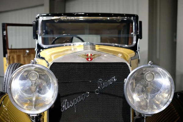 日本のトヨタ自動車博物館で収集されたクラシックヴィンテージ車のクローズアップショット — ストック写真