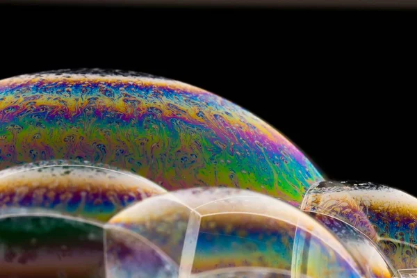 Крупный План Цветной Текстуры Мыльных Пузырей Черном Фоне — стоковое фото