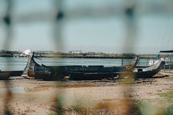 Ein Schöner Blick Auf Kaputte Holzboote Der Küste Aufgenommen Durch — Stockfoto