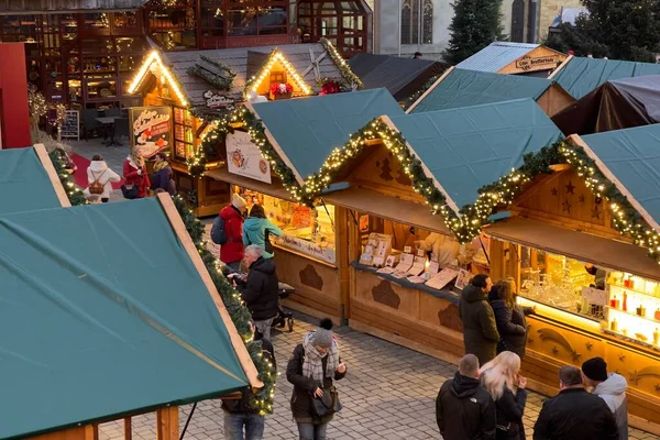 Mercado Navidad Paderborn Lugar Catedral Cabañas Con Bienes Gente Paseando —  Fotos de Stock