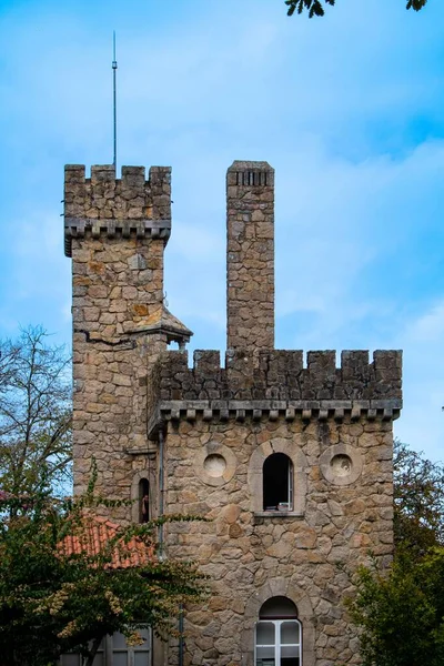 Tiro Vertical Uma Torre Surpresa Quinta Regaleira Sintra Portuga — Fotografia de Stock