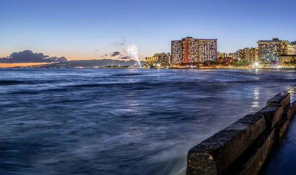 Eine Landschaftliche Aufnahme Von Gebäuden Strand Von Waikiki Auf Oahu — Stockfoto