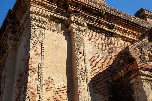 Intricaetails Facade Temple Bagan Crumbles Away Revealing Its Red Brick — Stock Photo, Image