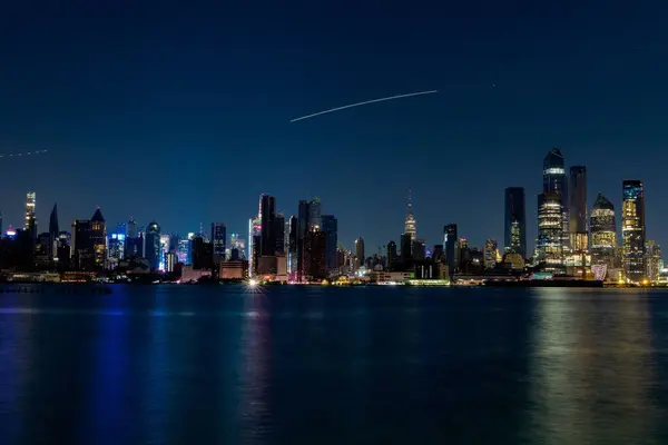 Een Schilderachtig Uitzicht New York City Nachts Verlicht — Stockfoto