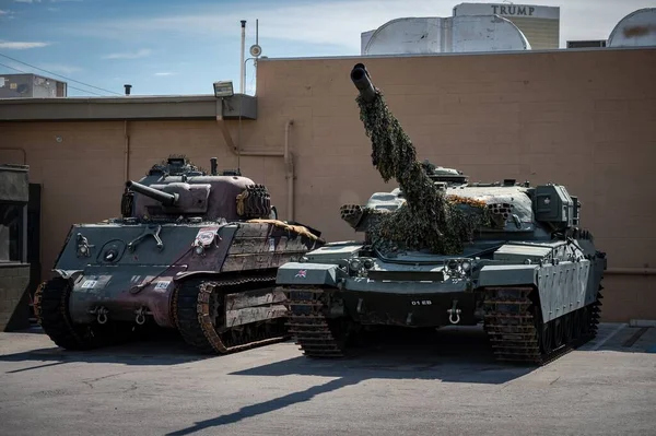 Two Tanks Together World War Sherman Leyland Motors Chieftain — Stock Photo, Image