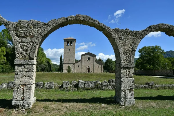 Bågarna Och Klostret San Vincenzo Volturno Isernia Italien Solig Dag — Stockfoto