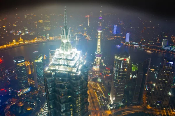 Magas Szögben Megvilágított Jinmao Tower Felhőkarcoló Turisztikai Attrakció Sanghajban Kínában — Stock Fotó