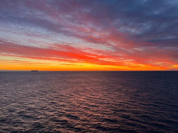 Een Fantastisch Uitzicht Een Zonsondergang Oceaan — Stockfoto