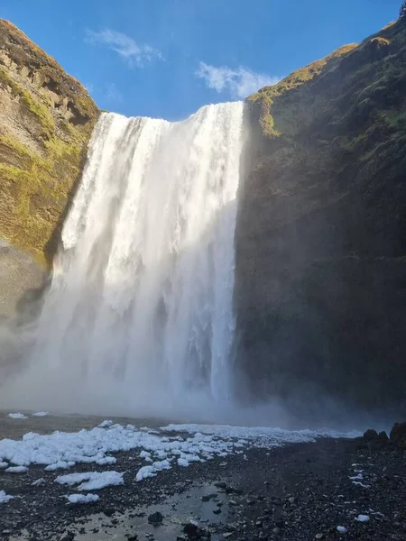 Pionowe Ujęcie Wodospadu Skogafoss Islandii — Zdjęcie stockowe