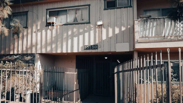 Una Antigua Entrada Del Edificio Apartamentos North Hills California — Foto de Stock