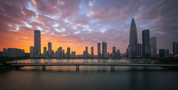 Den Vackra Skyline Shenzhen Vid Solnedgången — Stockfoto