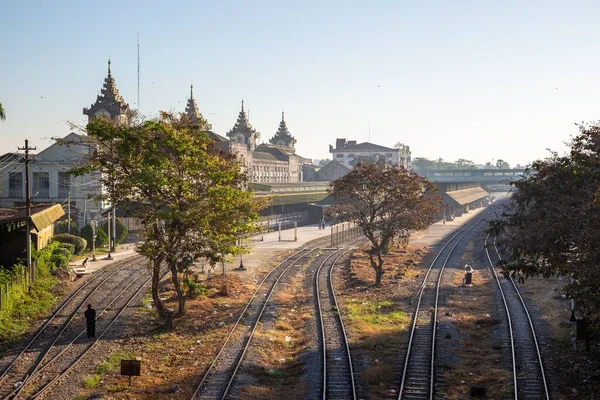 Myanmar Daki Yangon Merkez Tren Stasyonu Nun Önündeki Platform Raylar — Stok fotoğraf