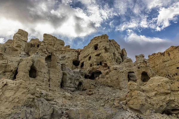 Çin, Tibet 'te güzel bir Dongga Harabeleri manzarası