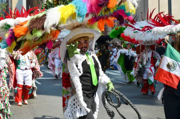 Primer Plano Hombre Enmascarado Durante Desfile Del Día Independencia México —  Fotos de Stock