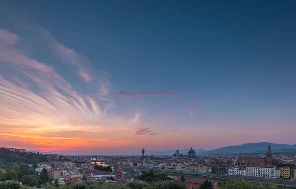 Ένας Μαγικός Ουρανός Ηλιοβασιλέματος Πάνω Από Φλωρεντία — Φωτογραφία Αρχείου