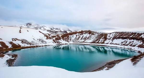 Очаровательный Вид Покрытый Снегом Кратер Вулкана Фла Миватн Исландия — стоковое фото