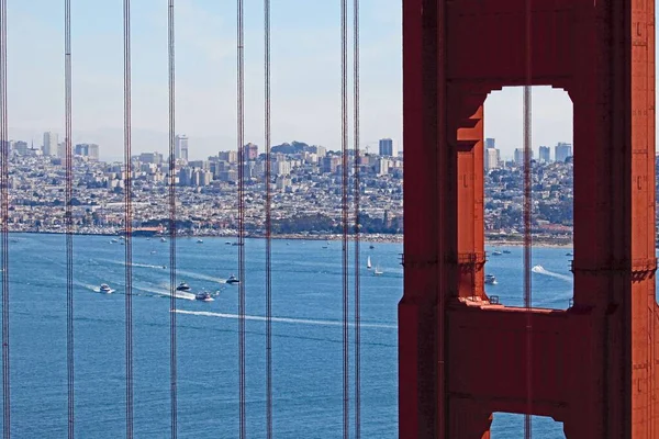 Golden Gate Deki Köprünün Güzel Bir Görüntüsü Arka Planda Motorlu — Stok fotoğraf