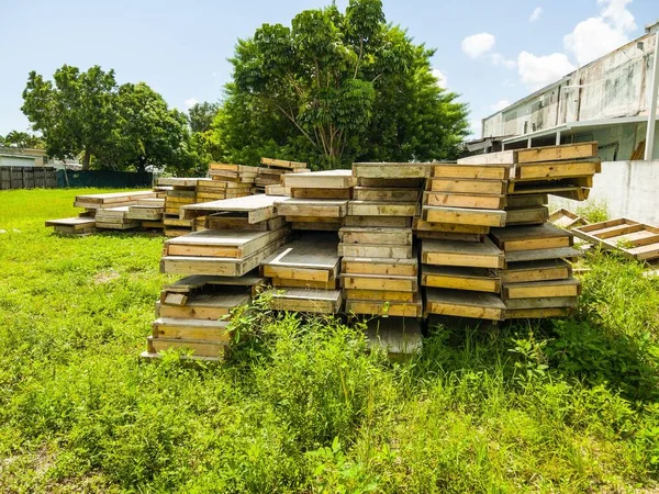 Wooden Pallets Stacked Greenery Sunny Day — Stock Photo, Image