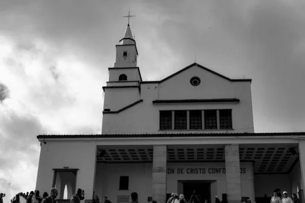 Grayscale Shot Monserrate Church Cloudy Sky Background Crowd People Front — Stock Photo, Image