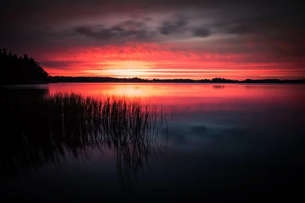 Ein Faszinierender Blick Auf Den Sonnenuntergang Meer Unter Einem Roten — Stockfoto