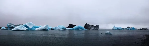 Πανοραμική Θέα Των Παγόβουνων Στην Επιφάνεια Του Νερού Ισλανδία — Φωτογραφία Αρχείου