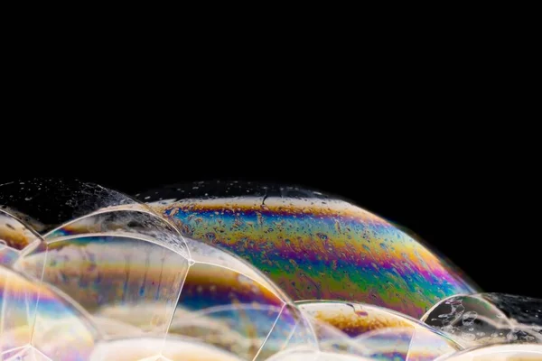 Крупный План Цветной Текстуры Мыльных Пузырей Черном Фоне — стоковое фото