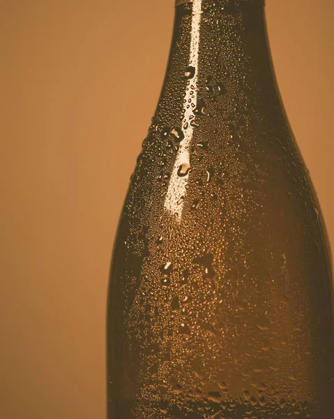 차가운 포도주 표면에 물방울이 맺히는 클로즈업 — 스톡 사진