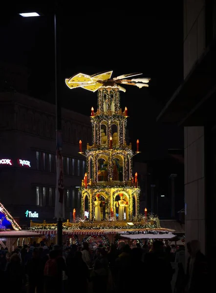 Een Kerstpiramide Kerstmarkt Halle Der Saale Saksen Anhalt Duitsland — Stockfoto