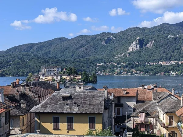 Les Petites Maisons Bellinzona Bord Lac Avec Ciel Nuageux Bleu — Photo