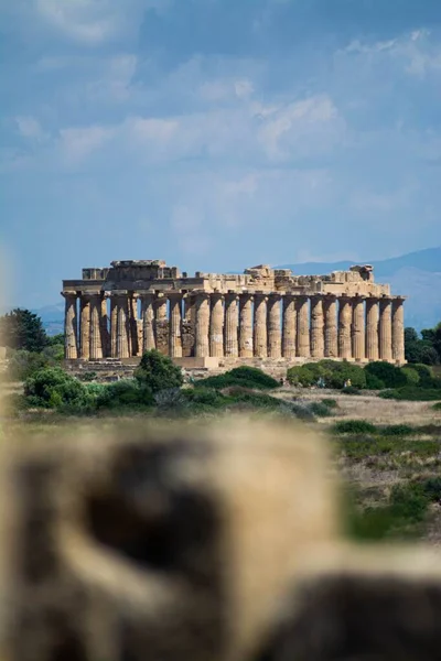 Eine Vertikale Aufnahme Des Antiken Tempels Der Hera Selinunt Italien — Stockfoto