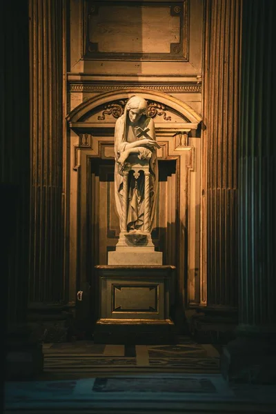 Een Verticale Foto Van Het Marie Standbeeld Paleis Van Fontainebleau Stockfoto