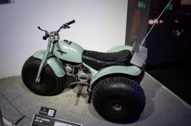 1971 yılından kalma eski bir motorsikletin ayrıntıları. Honda ATC-90.