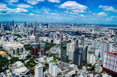 Bangkok, Tayland 'ın modern şehir manzarasına kuş bakışı bir bakış.