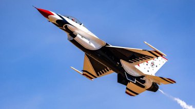 AFB Tepesi 'nde F 16 USAF Thunderbird' e yakın çekim. Ogden, Utah, ABD.